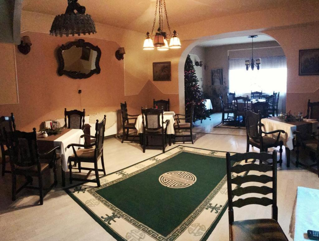 Vila Monica Bed & Breakfast Targu Mures Exterior photo